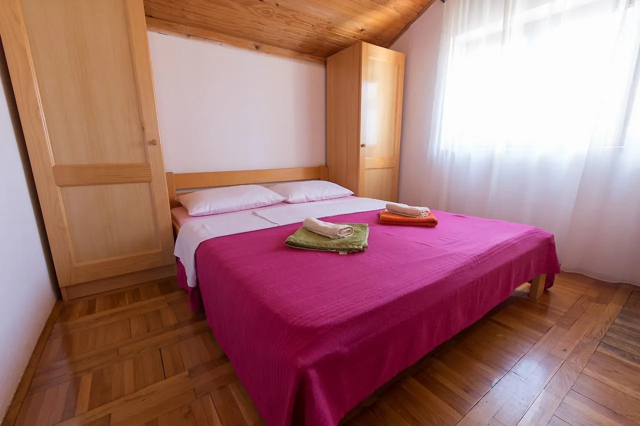 Stella Maris Accommodation Klenovica Alojamento de Acomodação e Pequeno-almoço